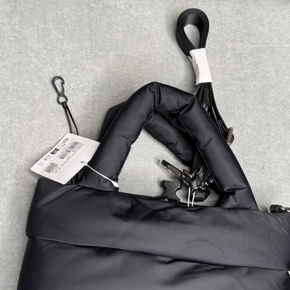 NWT Lululemon On My Level Tote Small Bag *Puffy - Picture 9 of 9